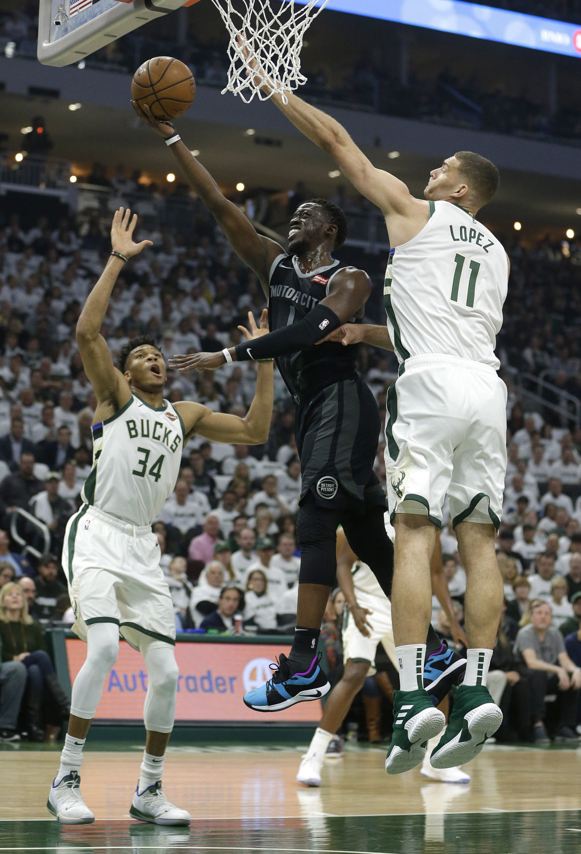 Bucks 121, Pistons 86